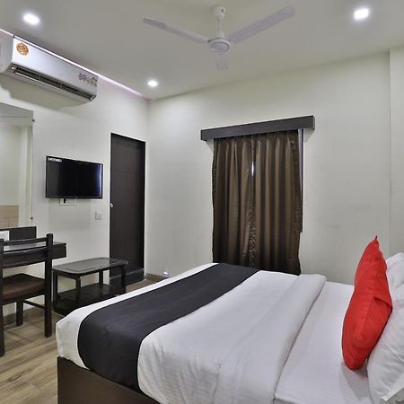 Capital O 41581 Hiriz Hotel Gandhidham Luaran gambar