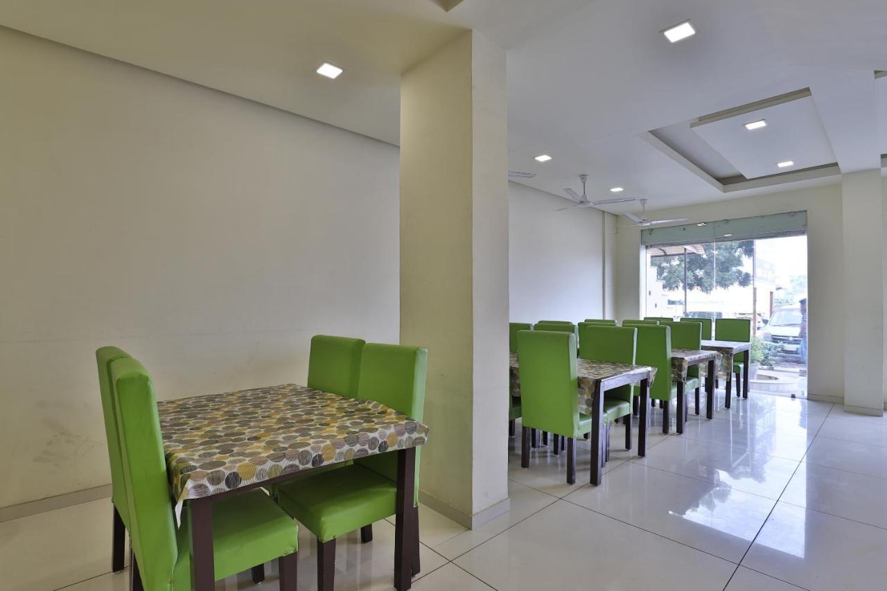 Capital O 41581 Hiriz Hotel Gandhidham Luaran gambar